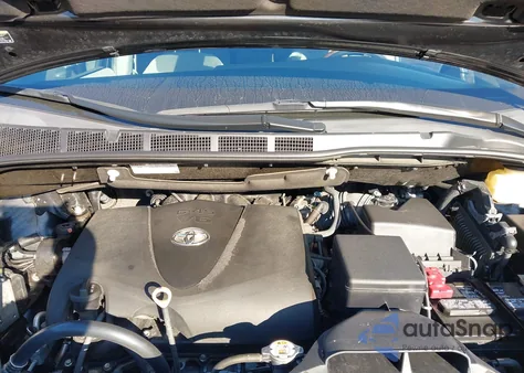 2018 Toyota Sienna Le 8 Passenger z USA, uszkodzony, nr VIN 5TDKZ3DC0JS948014